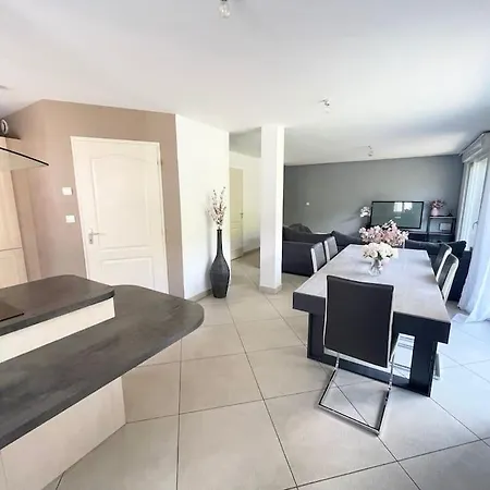 Agreable Et Grande Maison Avec Parking + Jardin Apartment *