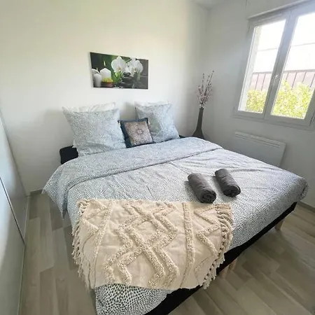 Agreable Et Grande Maison Avec Parking + Jardin