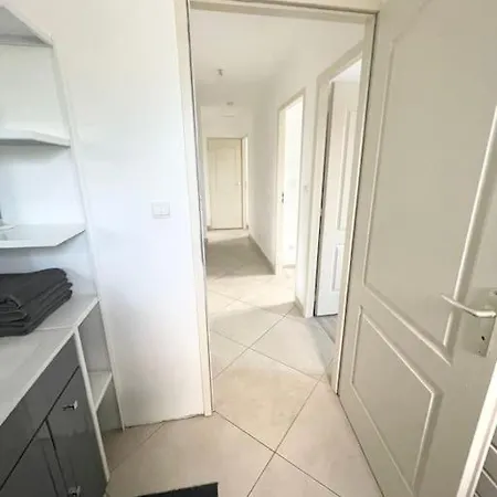 Agreable Et Grande Maison Avec Parking + Jardin * Villeurbanne