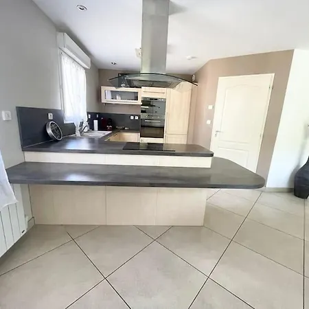 Apartment Agreable Et Grande Maison Avec Parking + Jardin *